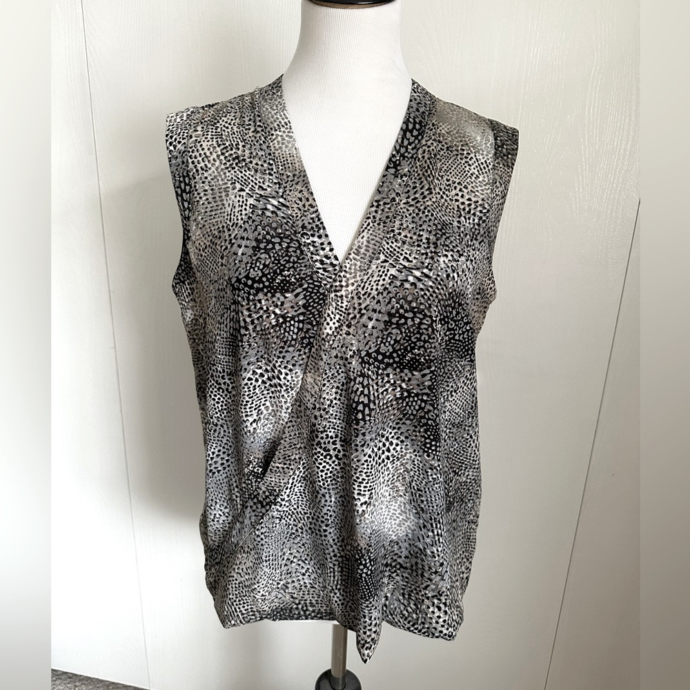 5 for $25 🛍️ item

Apt 9 Neutral Animal Print Sleeveless Wrap Chiffon Blouse